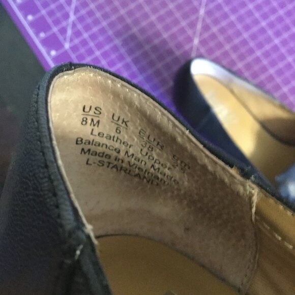 Franco Sarto pointed toe leather uppers silver trim on heel. Size 8M black - Picture 3 of 5